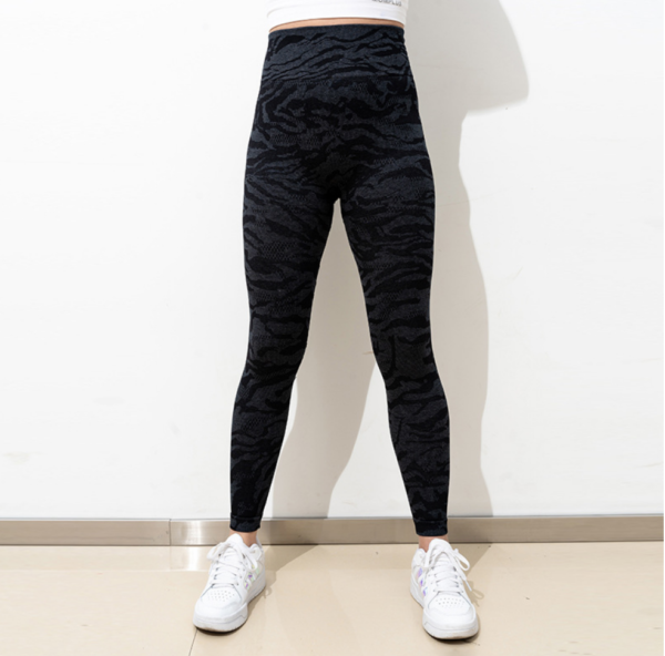 YJBD-0035,manufacturers seamless pants tiger pattern fitness pants yoga pants women high waist running leggings - Image 4