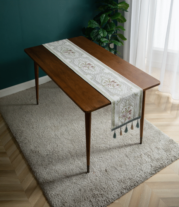 YJCZ-0001,yiwu factory selling christmas chenille fringed polyester home tablecloth