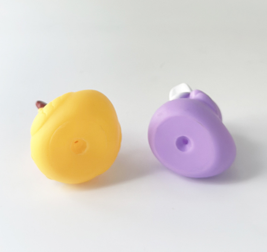 YZYW-0002,factory wholesale vinyl children bath toy rubber duck squeaking sound water play float toys - Image 7