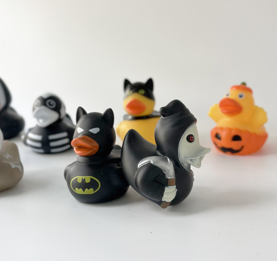 YZYW-0005,factory wholesale vinyl Halloween themed children bathroom splash around plastic rubber duck toys - Image 3