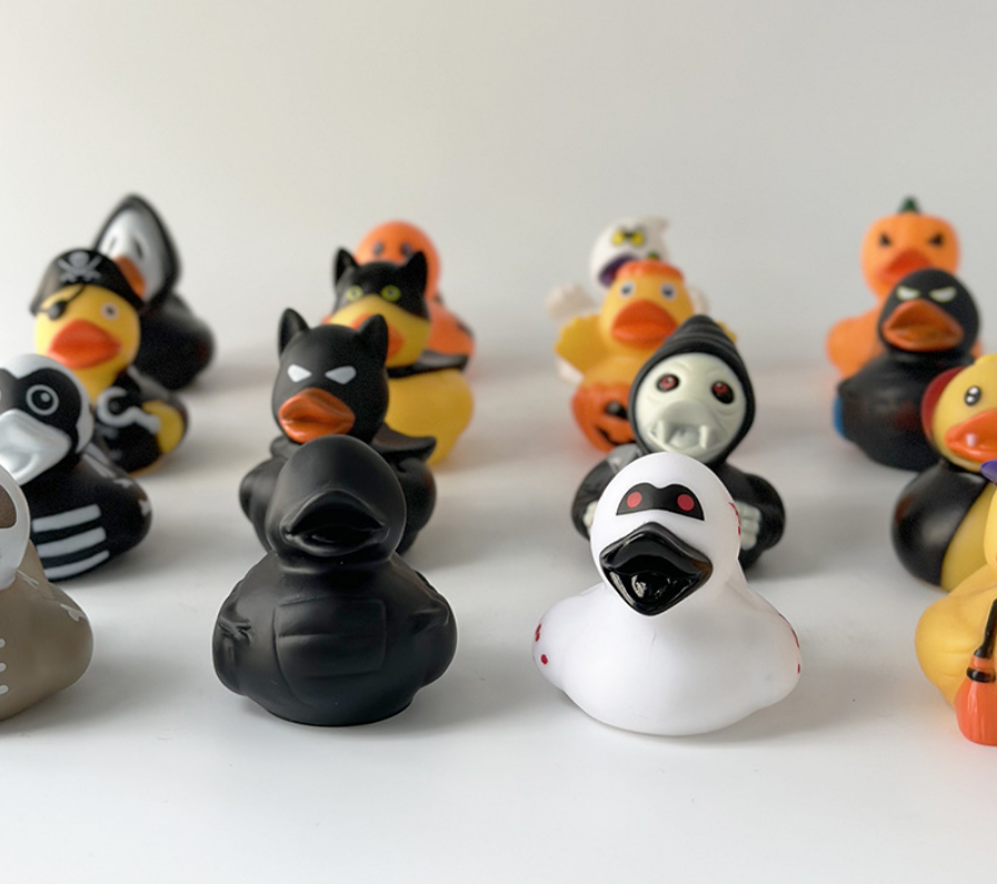 YZYW-0005,factory wholesale vinyl Halloween themed children bathroom splash around plastic rubber duck toys - Image 6